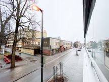 Bussiasema noin 100 metrin päässä.