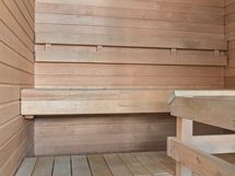 Yläkerran kylpyhuoneen yhteydessä oma sauna