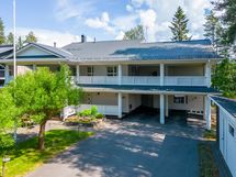 Kahden auton katos, johon sopii myös pakettiauto