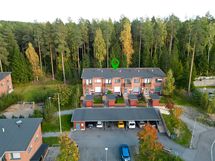 Taloyhtiö rajoittuu puistoalueeseen