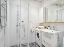 Kylpyhuone on uusittu 2014 - Badrummet är förnyat 2014.