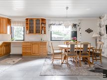 Iso keittiö