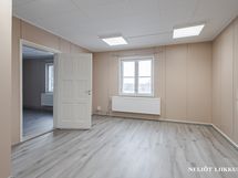 Yläkerran huone NRO 2