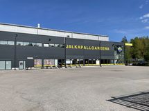 EBK-jalkapalloareena on aivan tämän kodin naapurissa.