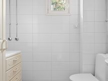1. kerroksen erillinen wc