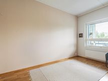 mukavan kokoinen makuuhuone