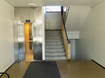 Raputon, vaivaton kulku ala-aulan hissiin