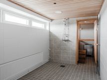 taloyhtiön saunaosaston kylpyhuone