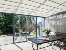 Noin 20 m2 lasiterassi takapihalle