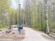 Talon vierestä lähtee kivat ulkoilureitit Haltijantontunpuiston läpi.