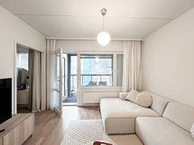 Kolmannen kerroksen saunallinen ja parvekkeellinen siistikuntoinen ja kaunis koti!