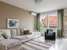 Tervetuloa tutustumaan tähän kaikin puolin hyväkuntoiseen kotiin!