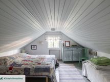 Yläkerran makuutilaa.