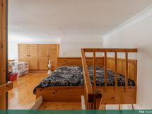 Keittiön yläpuoleinen parvi