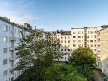 sisäpiha parvekkeelta