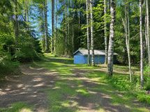 Peräkärryn ja ruohonleikkurin varasto - harjakorkeus n 120 cm