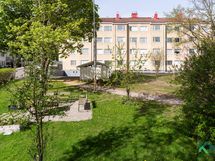 Taloyhtiön pihaa
