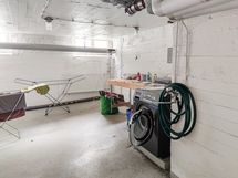 Yhtiössä on myös pesutupa.