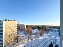 Näkymä ikkunasta Siilitien suuntaan koilliseen. Olemme 7. kerroksessa.