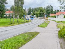 Bussit kulkevat vierestä