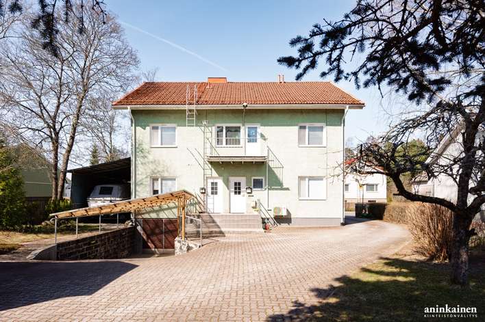 Omakotitalo, 4h+k+aula+wc+parveke+ph+kph/wc+s+2 varastoa+ kylmiö+ tekn.tila/ khh+ autotalli / 2 yksiötä+ liiketila, 110/360 m², Nummi, Turku