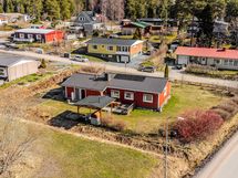 Julkisivu takapiha / Fasad bakgård