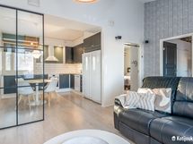 Keittö yhtenäistä tilaa olohuoneen kanssa