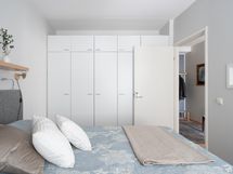 makuuhuoneessa kaapistot