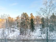 Makuuhuoneesta näkymät pohjoiseen.