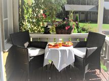 Terassi ja sisäänkäynti