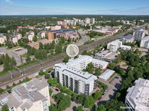 Keravan keskustan palvelut n. 1 km. Citymarket n. 700 m, Prisma n. 630 m.