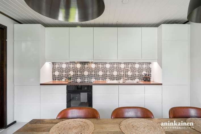 Omakotitalo, 4h+k+2wc+khh+kph+s+ terassi ( lasitettu) /autotalli/ varasto+ tekn. tila, 117,9/151,6 m², Petäsmäki, Raisio