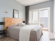 Makuuhuone, käynti parvekkeelle