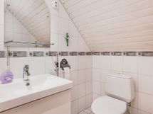 Yläkerran wc.