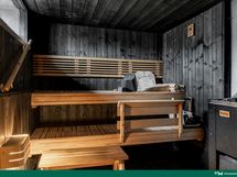 Sauna kylpyhuoneen yhteydessä