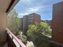 parveke on rauhalliselle sisäpihalle etelän suuntaan