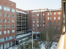Näkymää parvekkeelta sisäpihalle