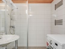 Remontoitu kylpyhuone