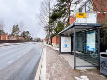 Bussipysäkki Alaportti on n. 300m asunnota.