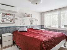 Alakerran makuuhuone