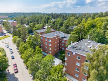 Jokipellontie on rauhallinen asuinkatu, jolle ei suuntaudu läpiajoliikennettä pääväyliltä.
