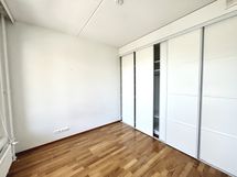 Makuuhuone säilytystilalla