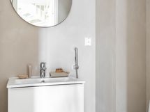 Alakerran erillinen wc