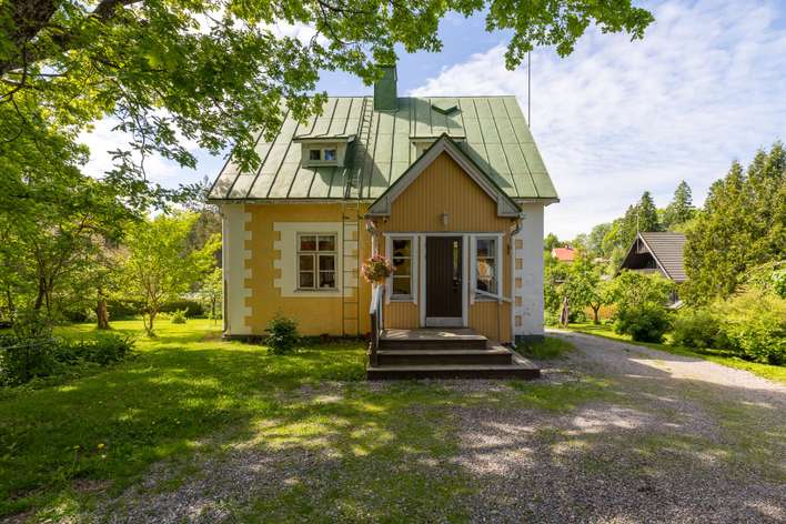 Omakotitalo, Ak: Oh, mh, k, wc, et, ver. Yk: 2 mh, kph/wc, ullakkotiloja. Kellari, 127/138 m², Lohja – pohled 3