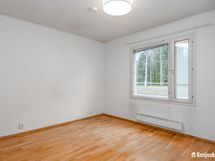 Yläkerran makuuhuonetta