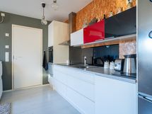 As 3 (2h+k+kph+s+vh). Avokeittiö