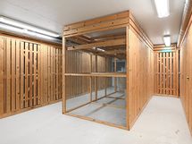 Huoneistolle kuuluu häkkivarasto.