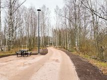 Haltijatontunpuistoon pääset ulkoilemaan heti talon vieresä.