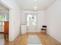 alakerran makuuhuone