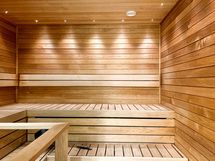 Taloyhtiön saunatilat. Pesutupakin löytyy.